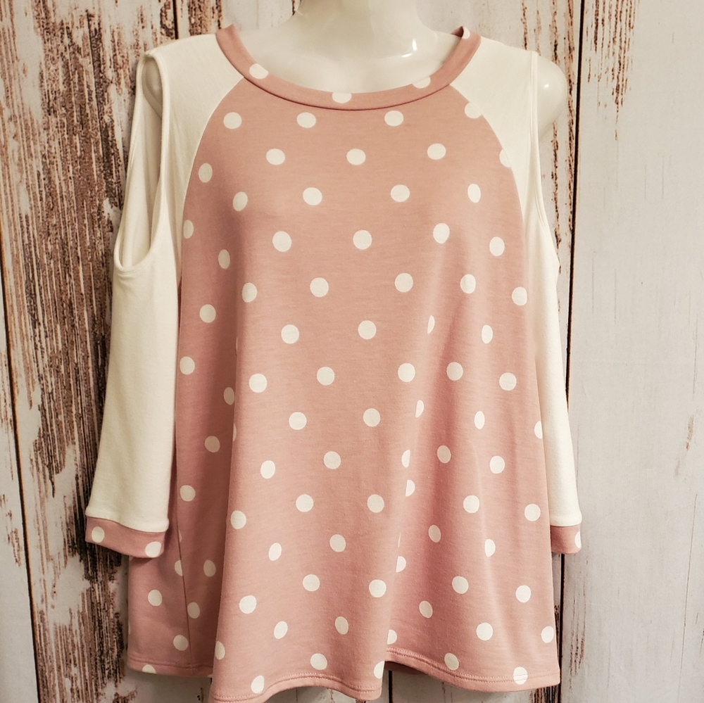 🌹5/$25 Sale First Love cold shoulder top polka-dot Size small New